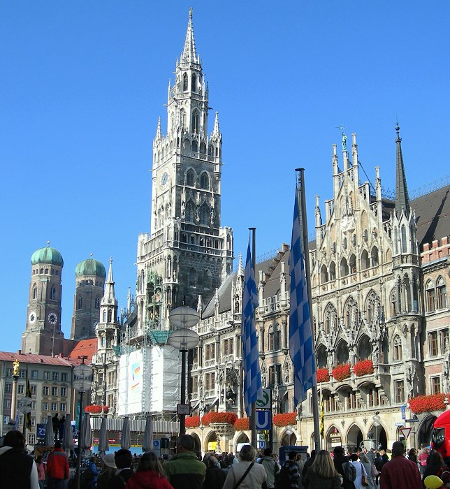 munich-marienplatz-3030a.JPG