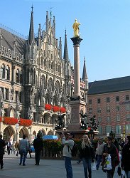 München Marienplatz mit Mariensäule