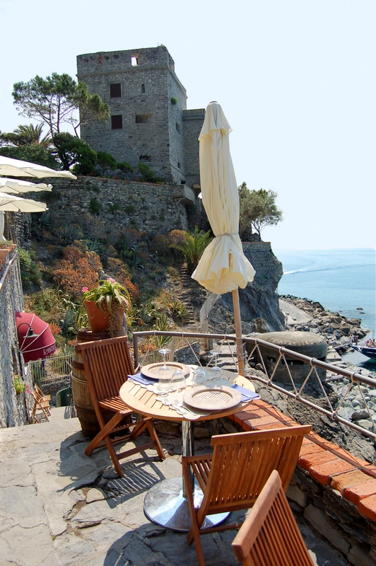 Cinque Terre,  Monterosso tavern